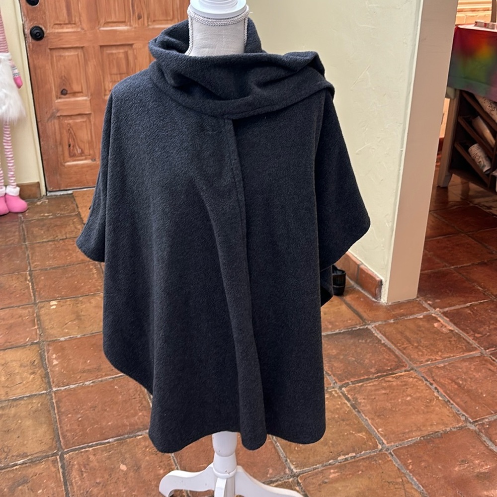 Womens cape/shawl